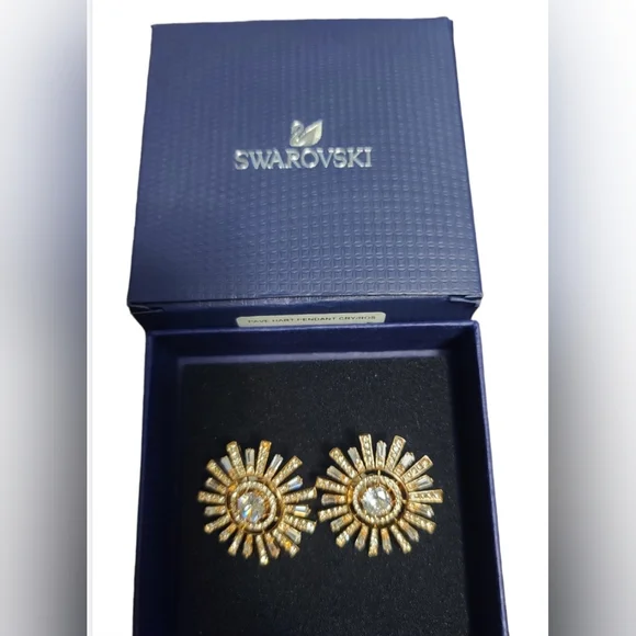 Swarovski Sunshine Ear Clip. - Picture 2 of 3